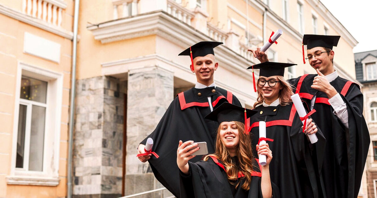 what is the difference between university and college?